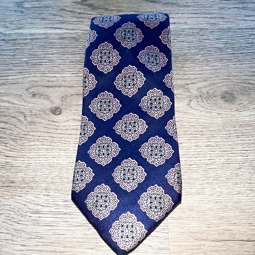 Bill Blass Men's 100% Silk Tie Blue Pink Geometric Pattern Woven